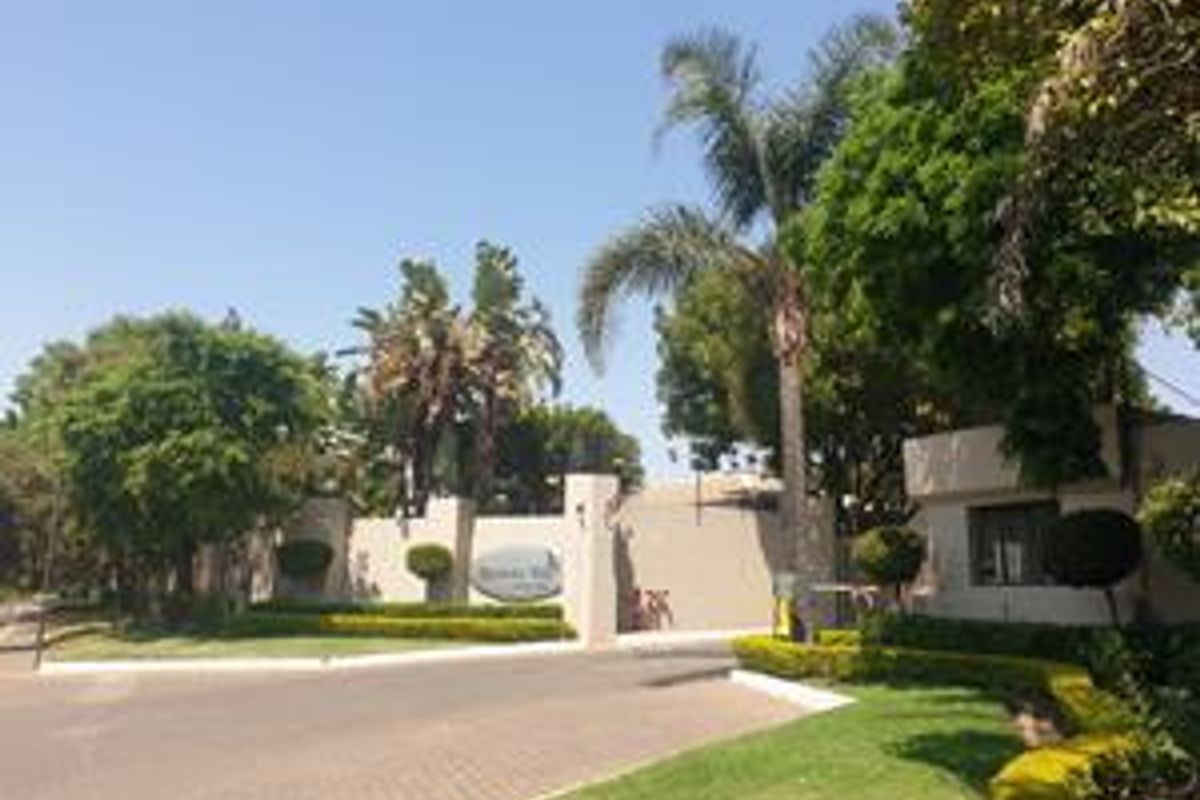 UNFURNISHED 2 BEDROOM GARDEN APARTMENT TO RENT IN LONEHILL - Photo 4