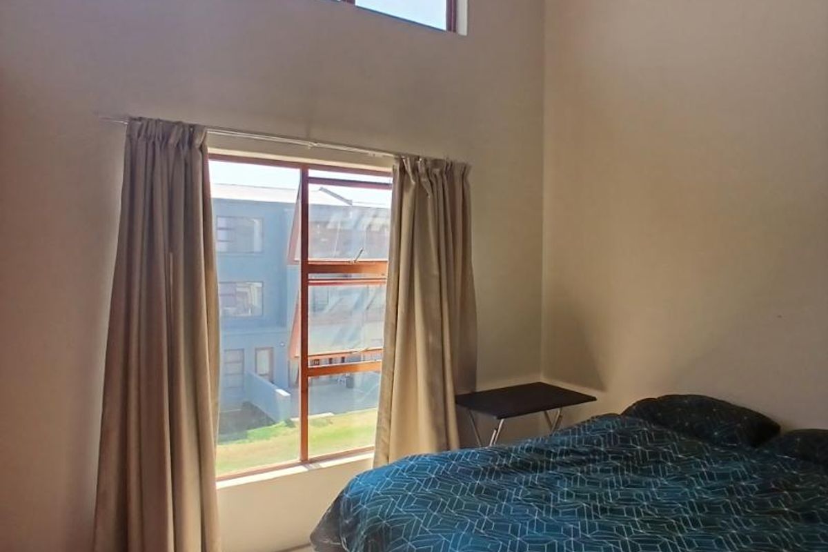 Own Your First Home: Cozy Starter Apartment for Sale - Photo 5