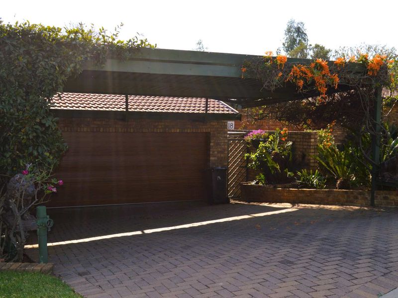 Lovely 3 Bedroom House in Secure Estate - Photo 7