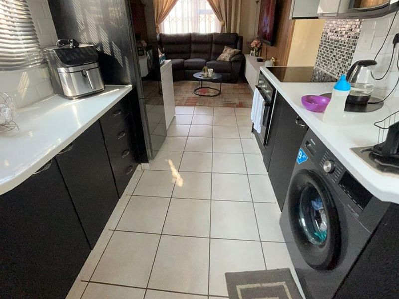 Lovely Home For Sale - Photo 4