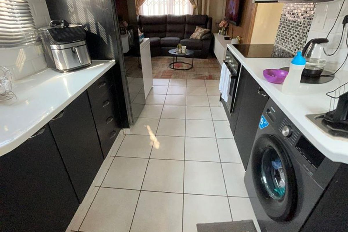 Lovely Home For Sale - Photo 4