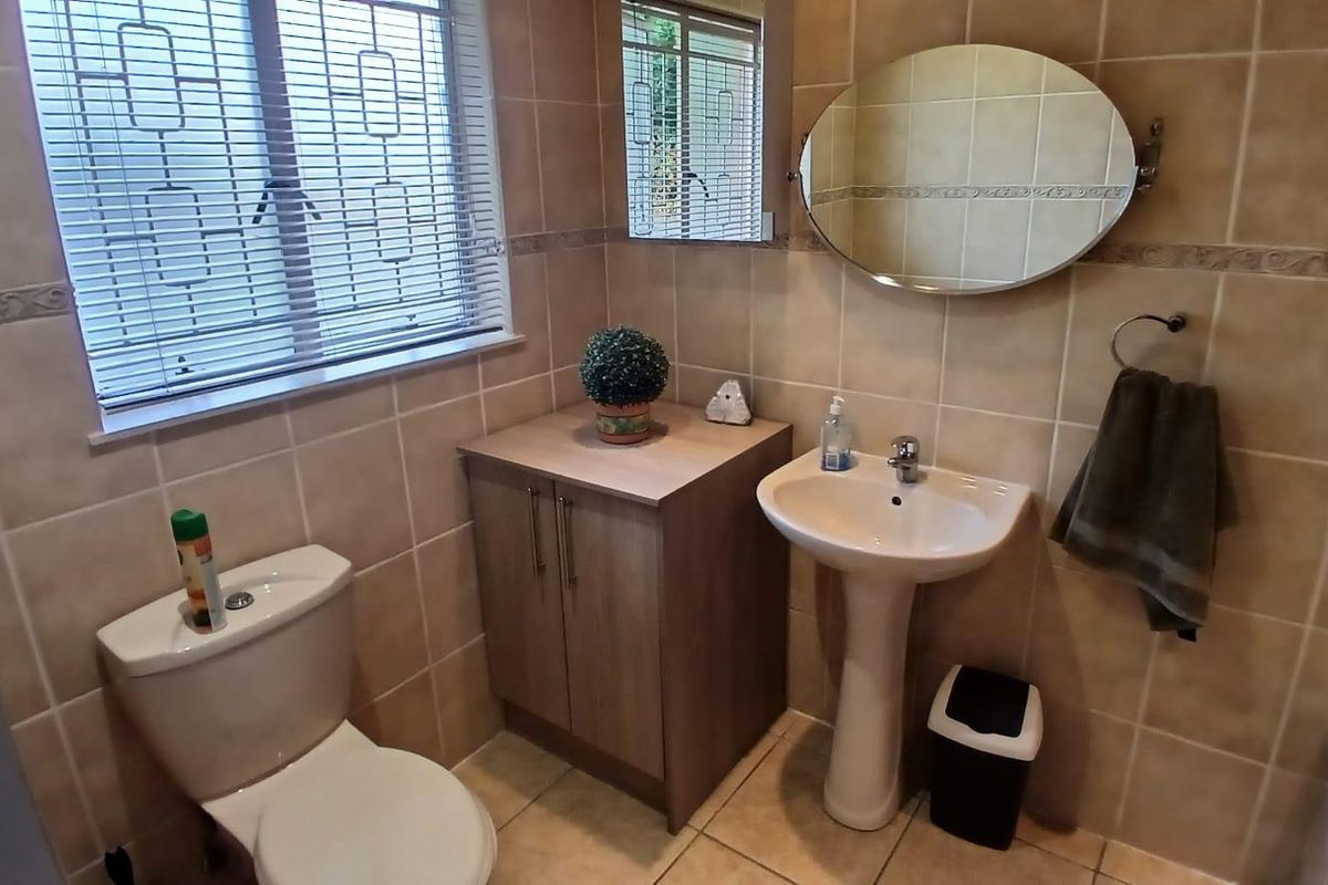 Beautiful 3 Bedroom house for sale - Photo 5