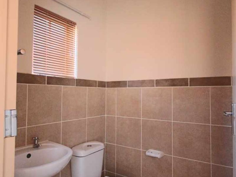 Perfect 3-Bedroom Duplex! - Photo 9