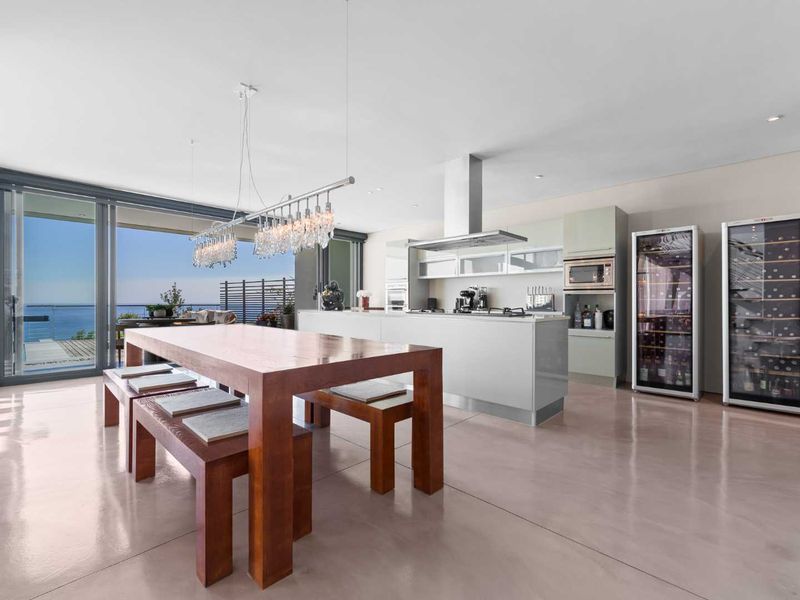 A Rare Architectural Masterpiece with Iconic Camps Bay Views - Photo 8