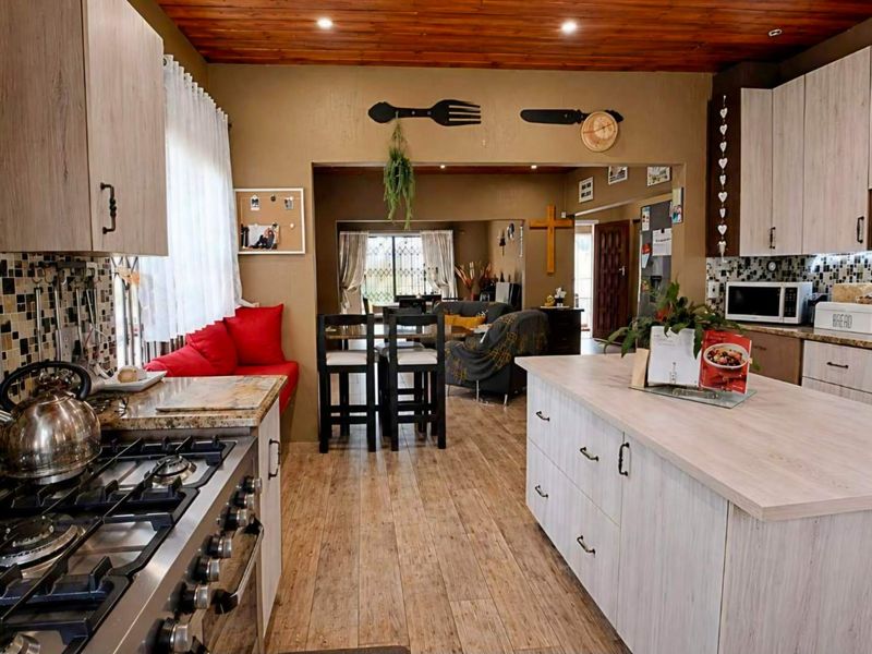 3 Bedroom House for Sale in Rothdene - Photo 2