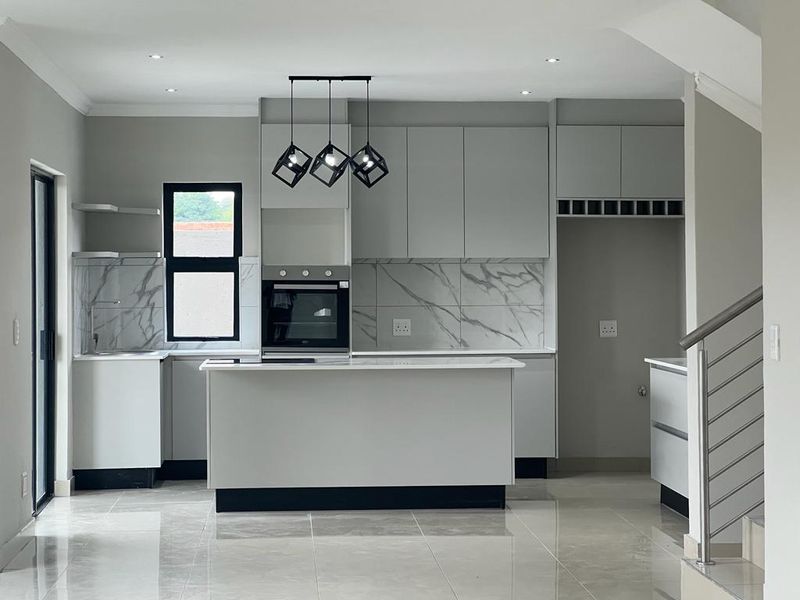 Elegant 4-Bedroom Home in Zambezi Manor Estate - Photo 4