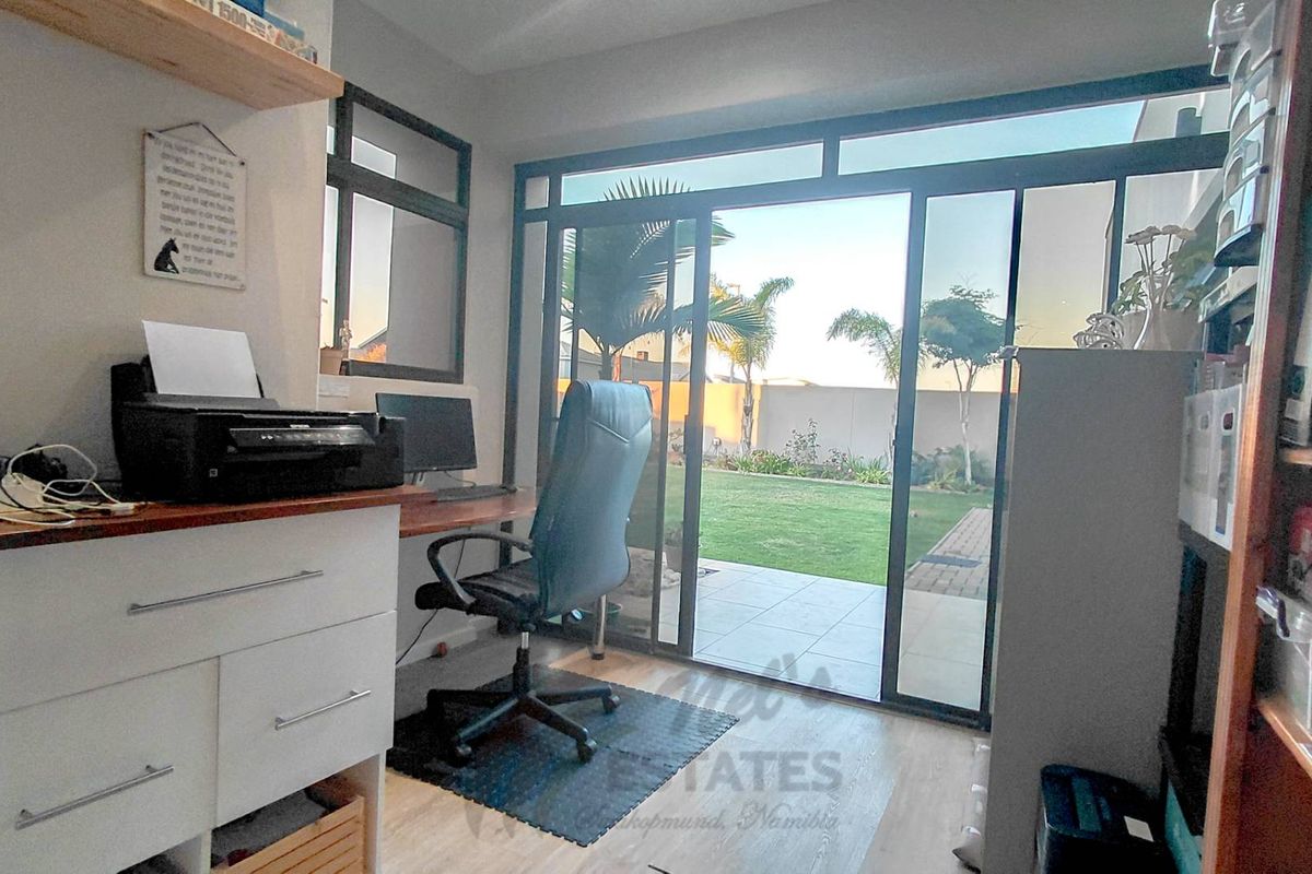 Impressive and Modern Home For Sale in Kramersdorf, Swakopmund - Photo 5