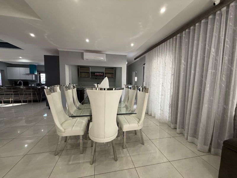 Contemporary 4 En-Suite Bedroom Residence with Versatile Gym and Premium Finishes - Photo 6