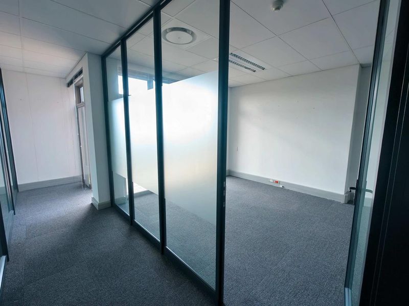 Modern Office Space To Let – Grosvenor Square, Century City - Photo 8