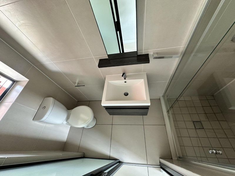 ONE BEDROOM PENTHOUSE APARTMENT WITH VIEWS FOR RENT!!!! - Photo 7