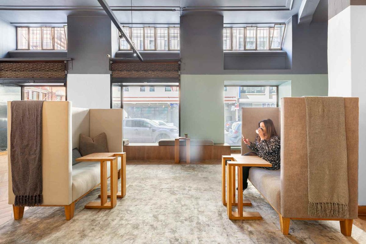 24/7 access to designer office space for 4 persons in Spaces 50 Long Street. - Photo 5