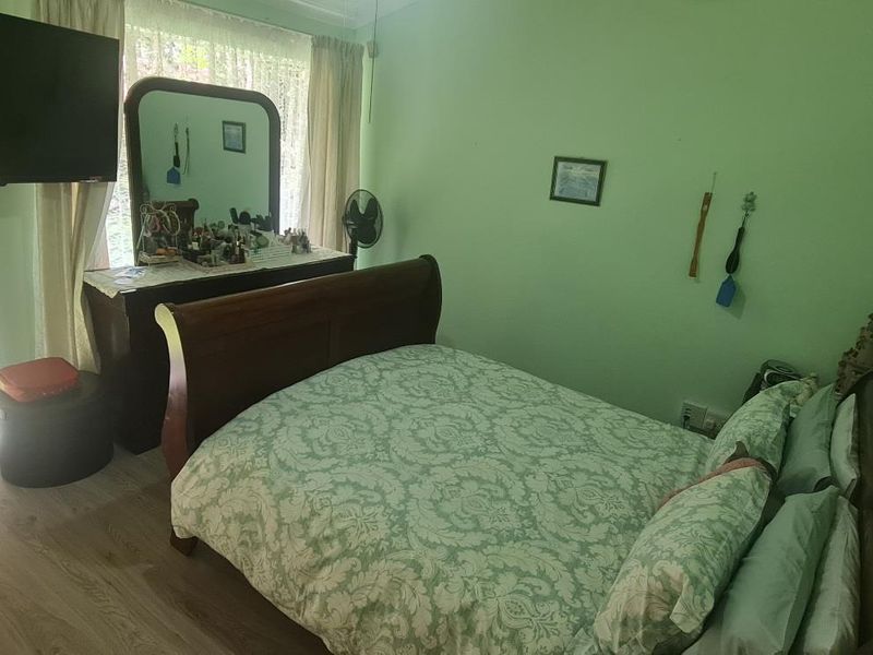 Spacious 4-Bedroom Family Home with Pool. - Photo 10