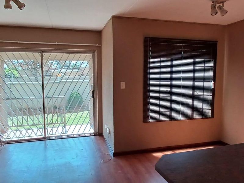 Glen Marais – Renovated 3-Bedroom Home - Photo 4