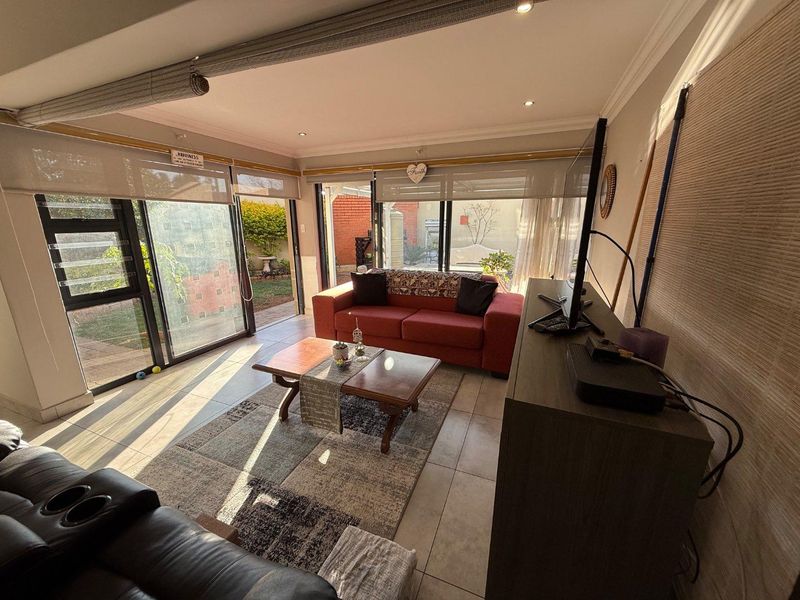 Stylish 3-Bedroom Semi-Detached Duplex with Private Garden and Modern Finishes - Photo 10