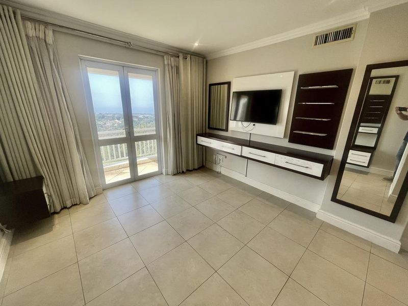 Hendra - Elegant 4-Bedroom First Floor Apartment with Stunning Sea Views – Ilala Ridge Estate - Photo 8