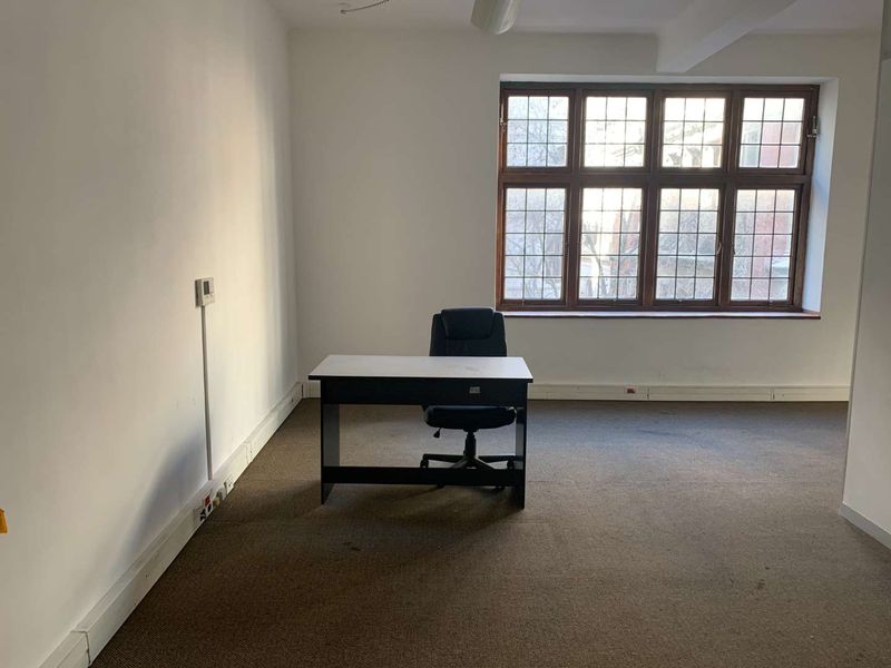 Affordable rental rates for prime office spaces - don't miss out! - Photo 7