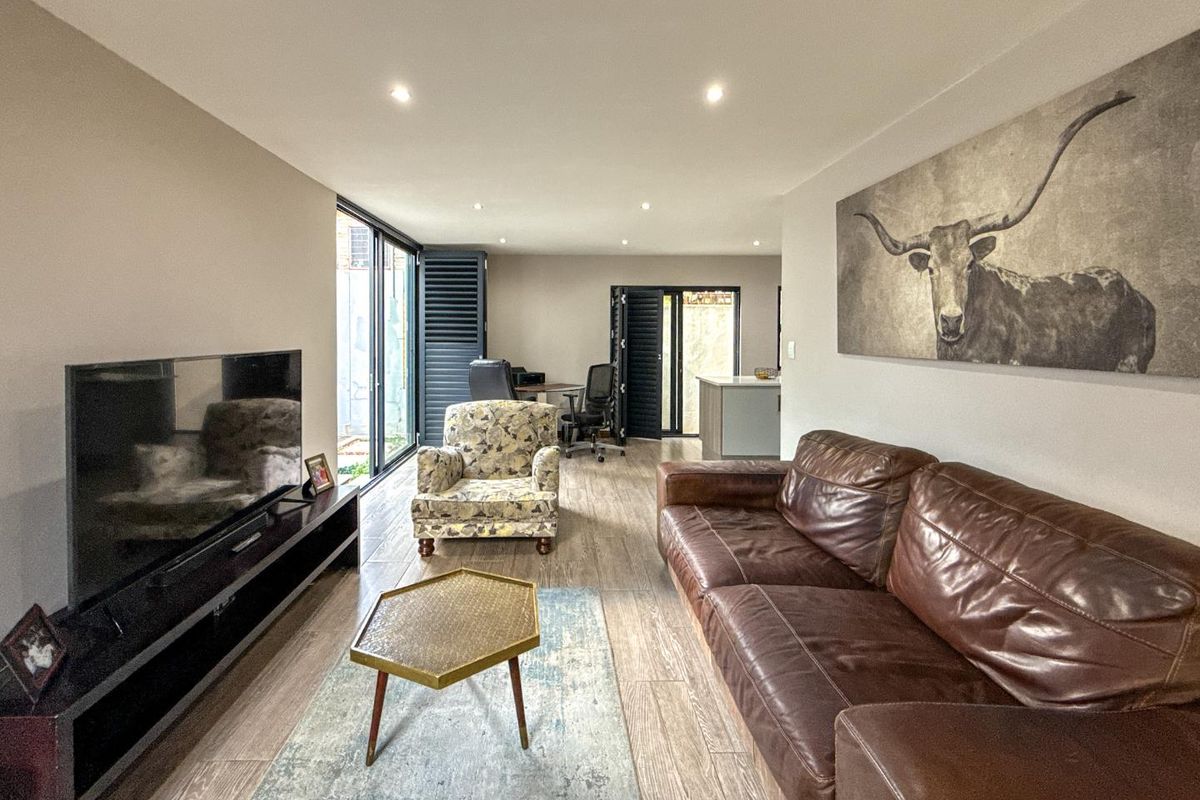 Boldly Modern. Brilliantly Located. Beautifully Secure | Upmarket 3 Bed Townhouse in Boomed Off Menlo Park - Photo 5