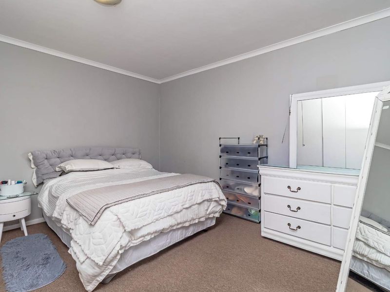 A Well-Loved Home Ready for a New Chapter - Photo 9