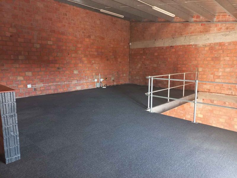 Warehouse in popular area, available immediately! - Photo 6