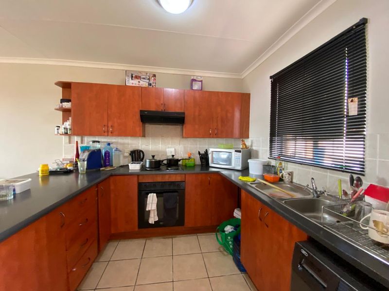 Spacious 3-bedroom apartment situated in Carlswald Manor the heart of Midrand. - Photo 5