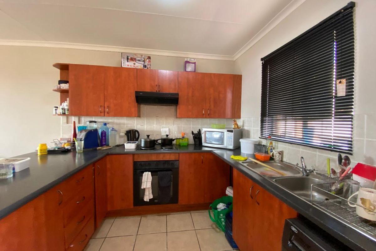 Spacious 3-bedroom apartment situated in Carlswald Manor the heart of Midrand. - Photo 5