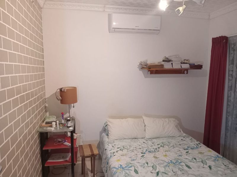 Spacious 3-Bedroom Family Home with Staff Accommodation & Pool - Photo 4