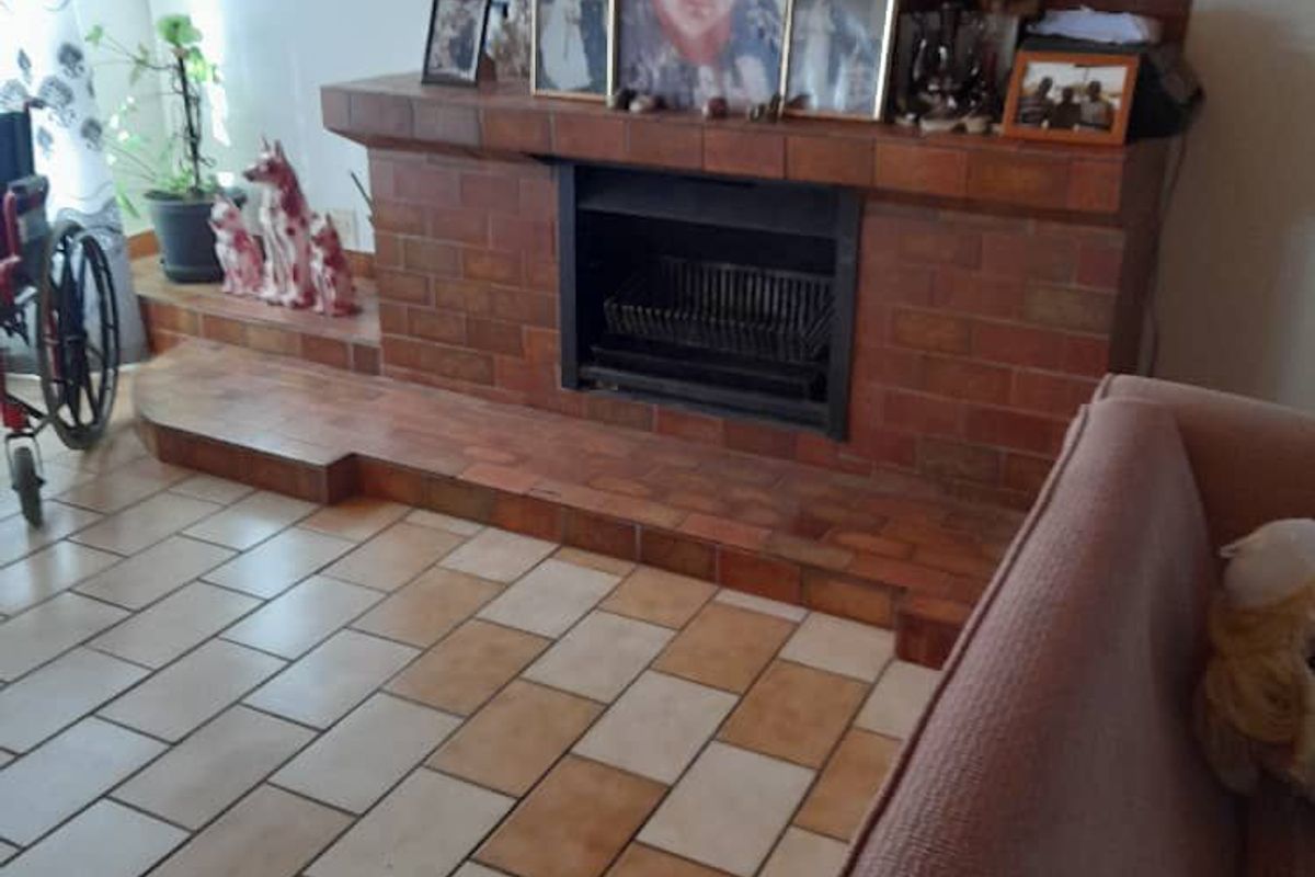 HOUSE FOR SALE  Khomasdal | Luxury Hill - Photo 5