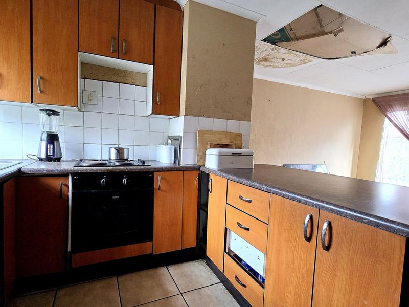 Renovator’s Dream – Endless Potential! - Photo 2