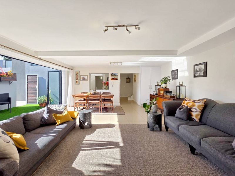 Spacious 2 Bedroom Duplex Apartment with Sunny Garden - Photo 2
