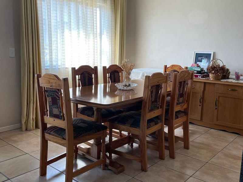 Stunning Sunninghill Duplex: Light-Filled & Priced to Sell! - Photo 4