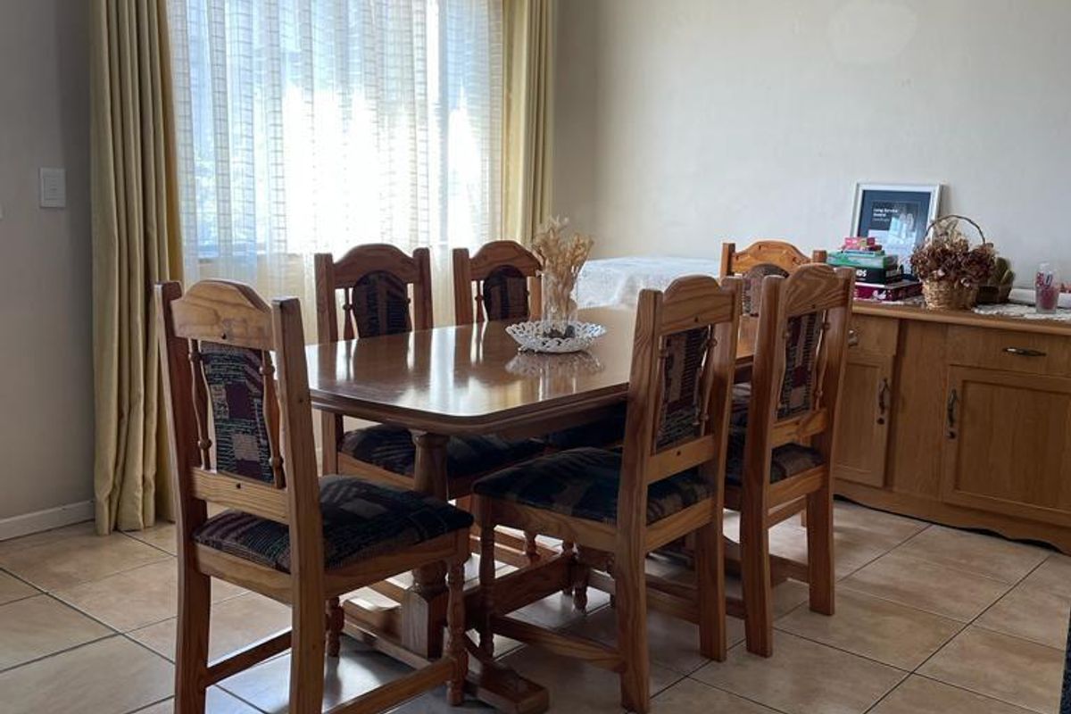 Stunning Sunninghill Duplex: Light-Filled & Priced to Sell! - Photo 4