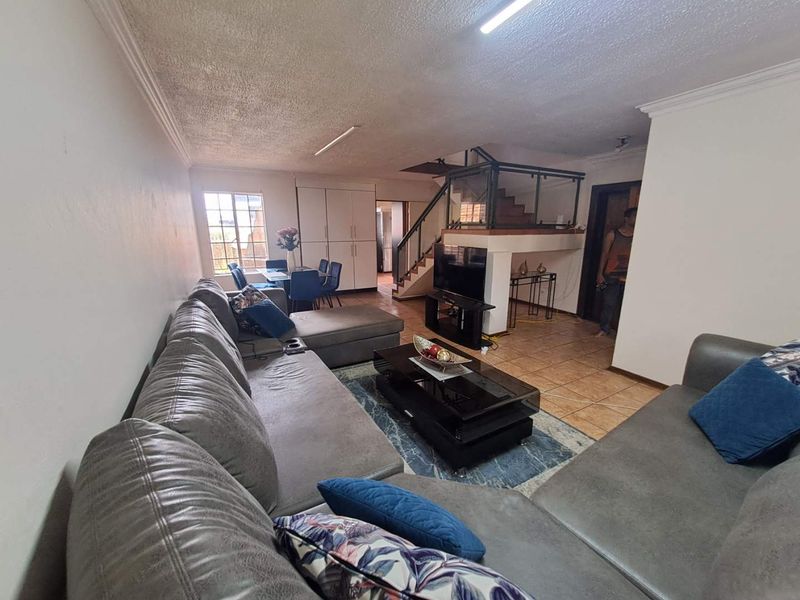 Full title house in a Complex for Sale in Die Hoewes! - Photo 5