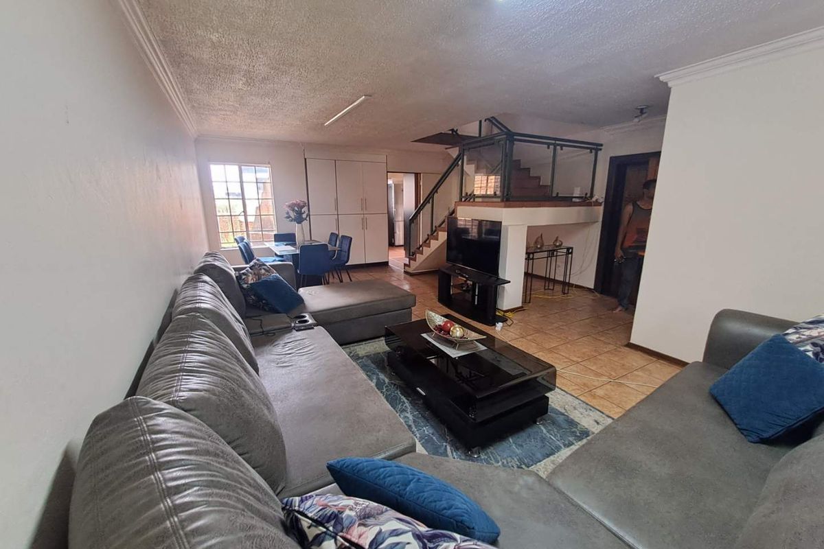 Full title house in a Complex for Sale in Die Hoewes! - Photo 5