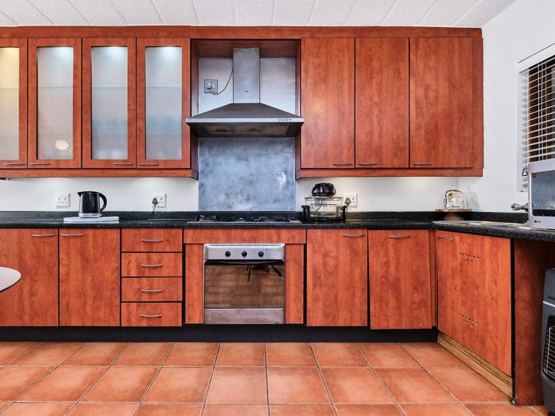 Apartment with a view in Northcliff - Photo 2