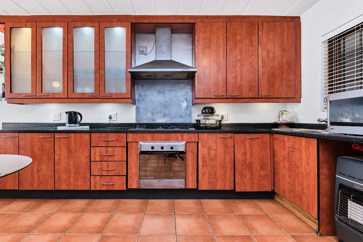 Apartment with a view in Northcliff - Photo 2