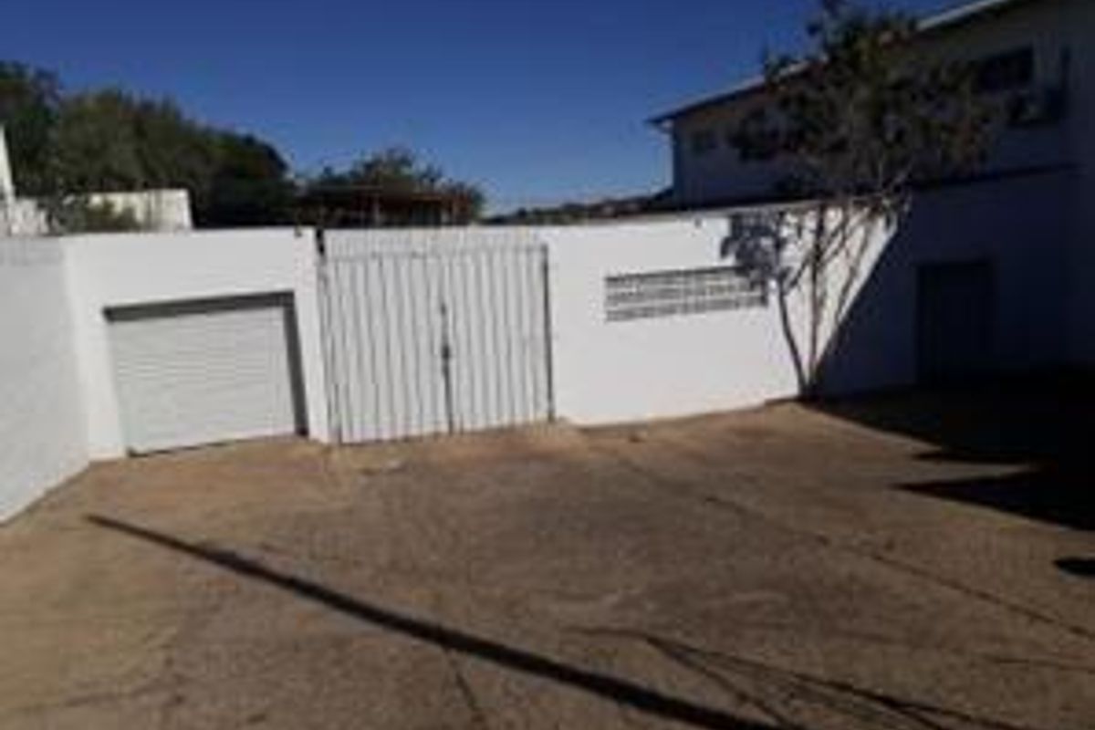 Warehouse with Storeroom - To Let - Keetmanshoop - Photo 3