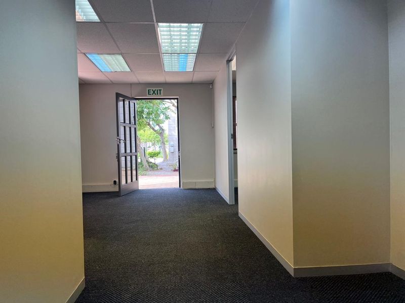 Ground Floor Offices within Secure Corporate Park! - Photo 3