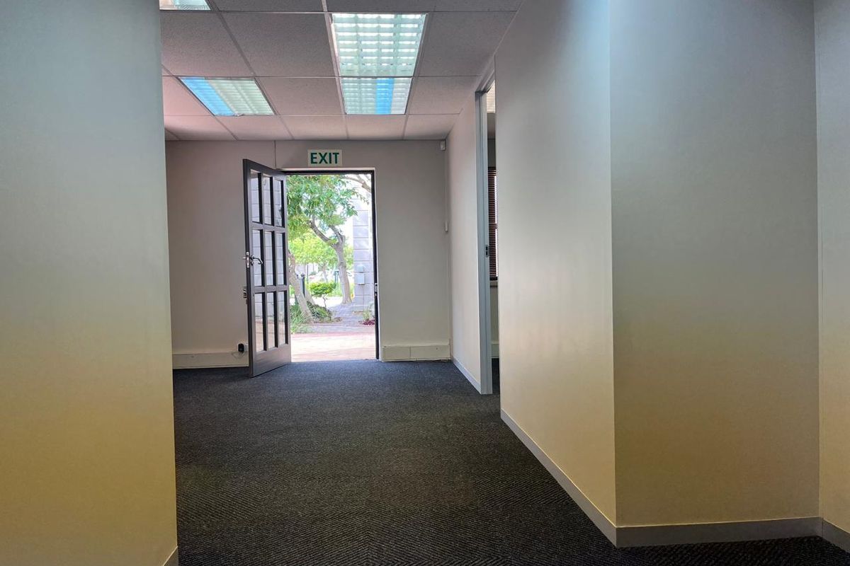 Ground Floor Offices within Secure Corporate Park! - Photo 3