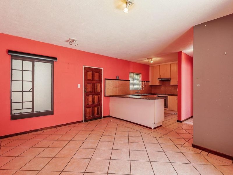 Ground Floor 2-Bedroom Apartment with Garden & Garage – For Rent in Equestria Estate - Photo 7