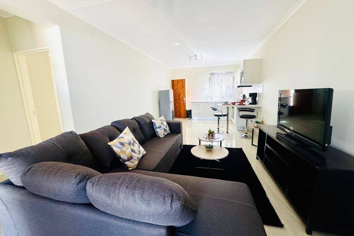 2 Bedroom Townhouse For Sale in Wanaheda - Photo 2