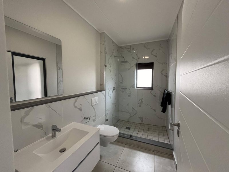Hendra- Experience luxurious living within a secure complex in Izinga. - Photo 8