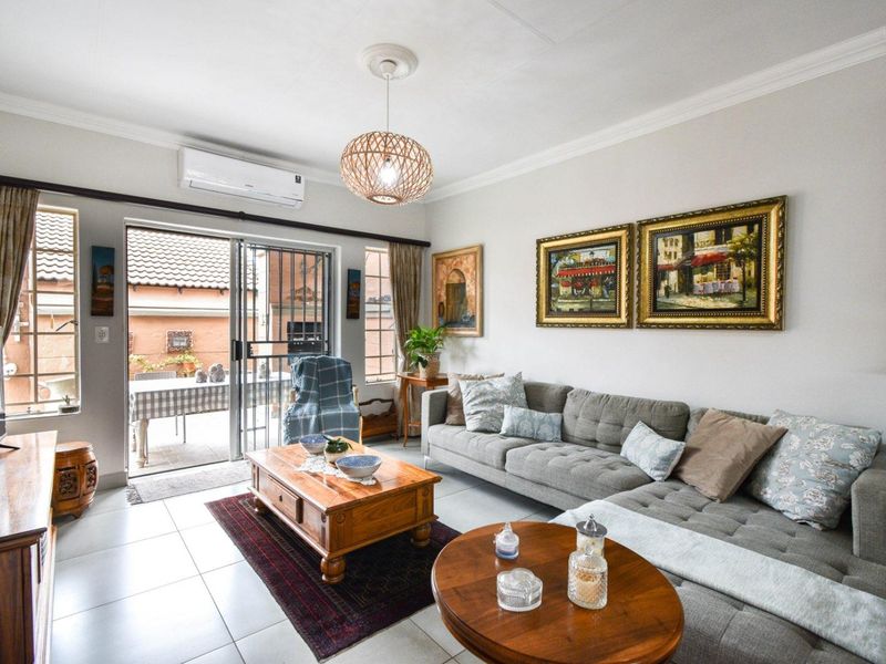 Move-In Ready Townhouse in Secure Old Faerie Glen Complex - Photo 2