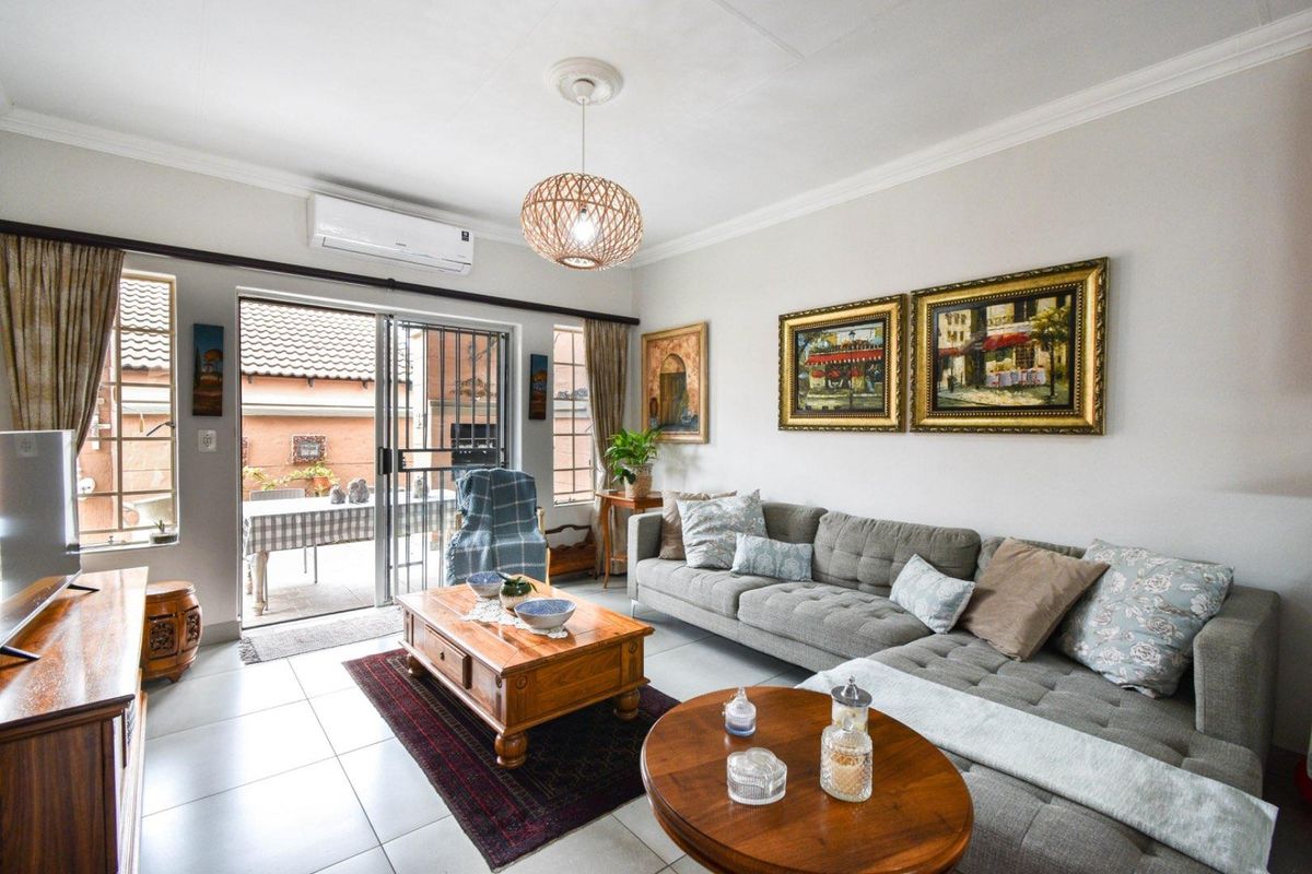 Move-In Ready Townhouse in Secure Old Faerie Glen Complex - Photo 2