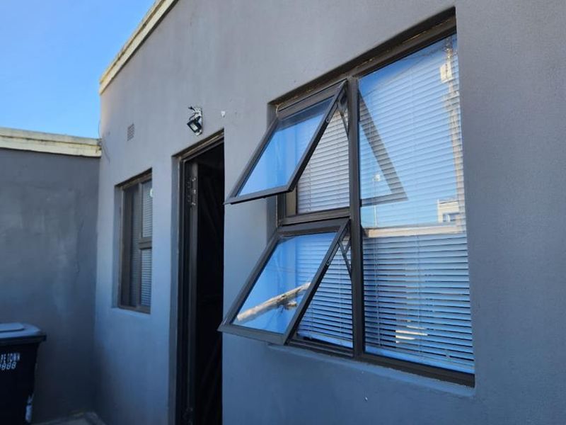 Charming 2 Bedroom House for Sale in Makhaza - Photo 5