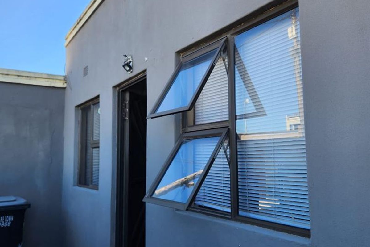 Charming 2 Bedroom House for Sale in Makhaza - Photo 5