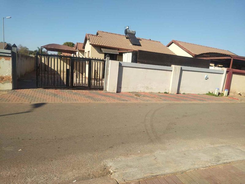 2 bedrooms house for sale in Soshanguve VV - Photo 2
