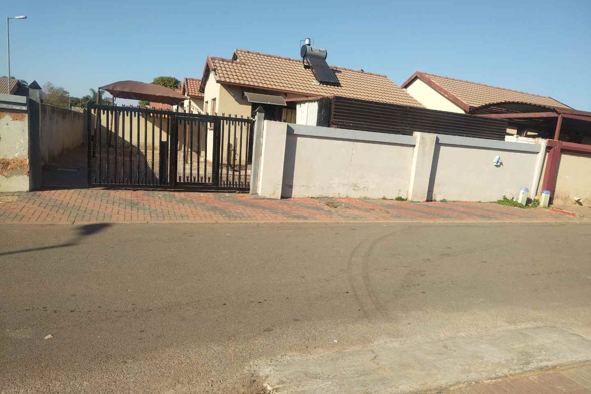 2 bedrooms house for sale in Soshanguve VV - Photo 2