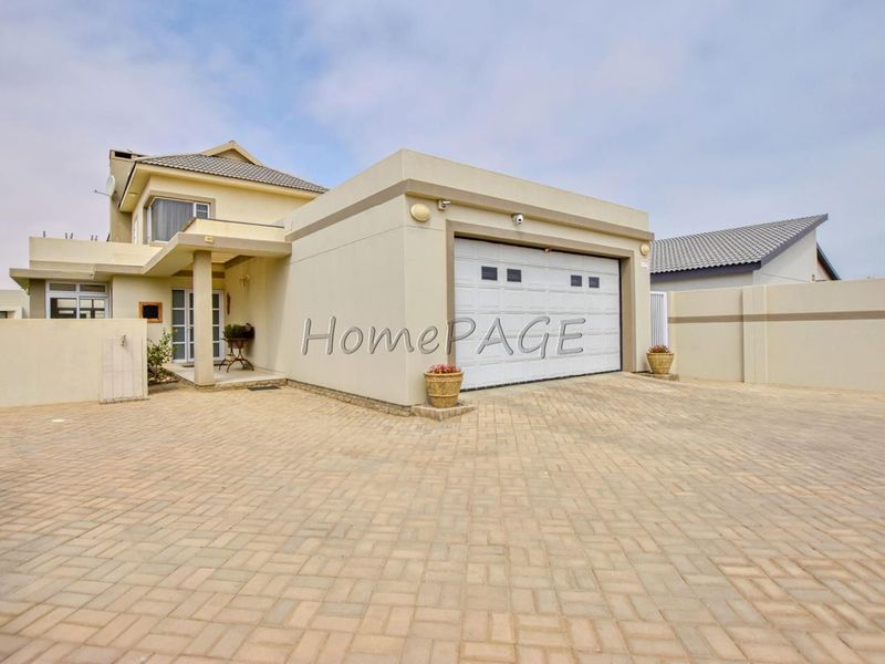 Dunes (Kramersdorf), Swakopmund:  Beautiful, Upmarket, Modern Home is for Sale - Photo 2