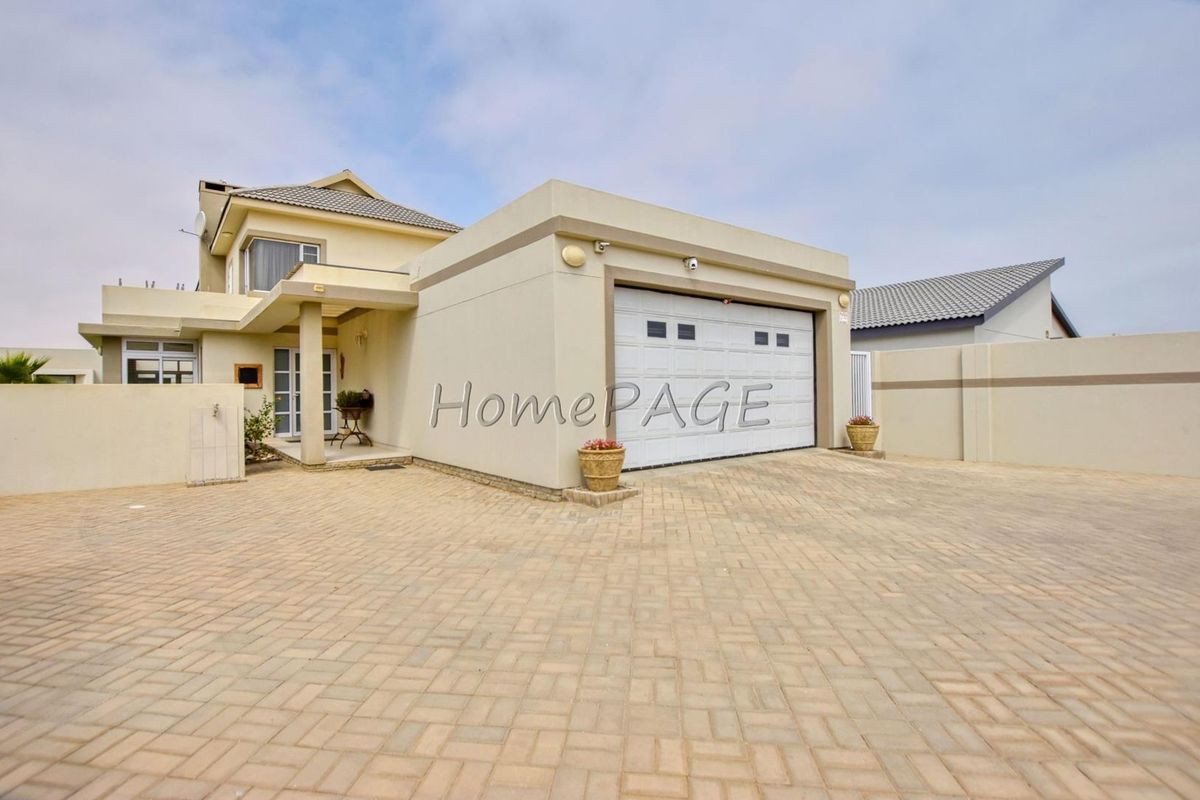 Dunes (Kramersdorf), Swakopmund:  Beautiful, Upmarket, Modern Home is for Sale - Photo 2