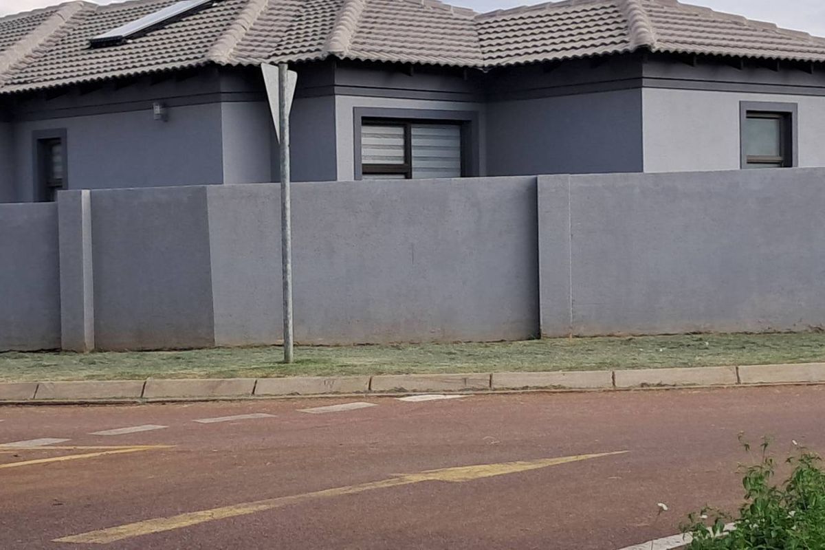 IMMACULATE HOME AT LAVENDER ESTATE - Photo 4